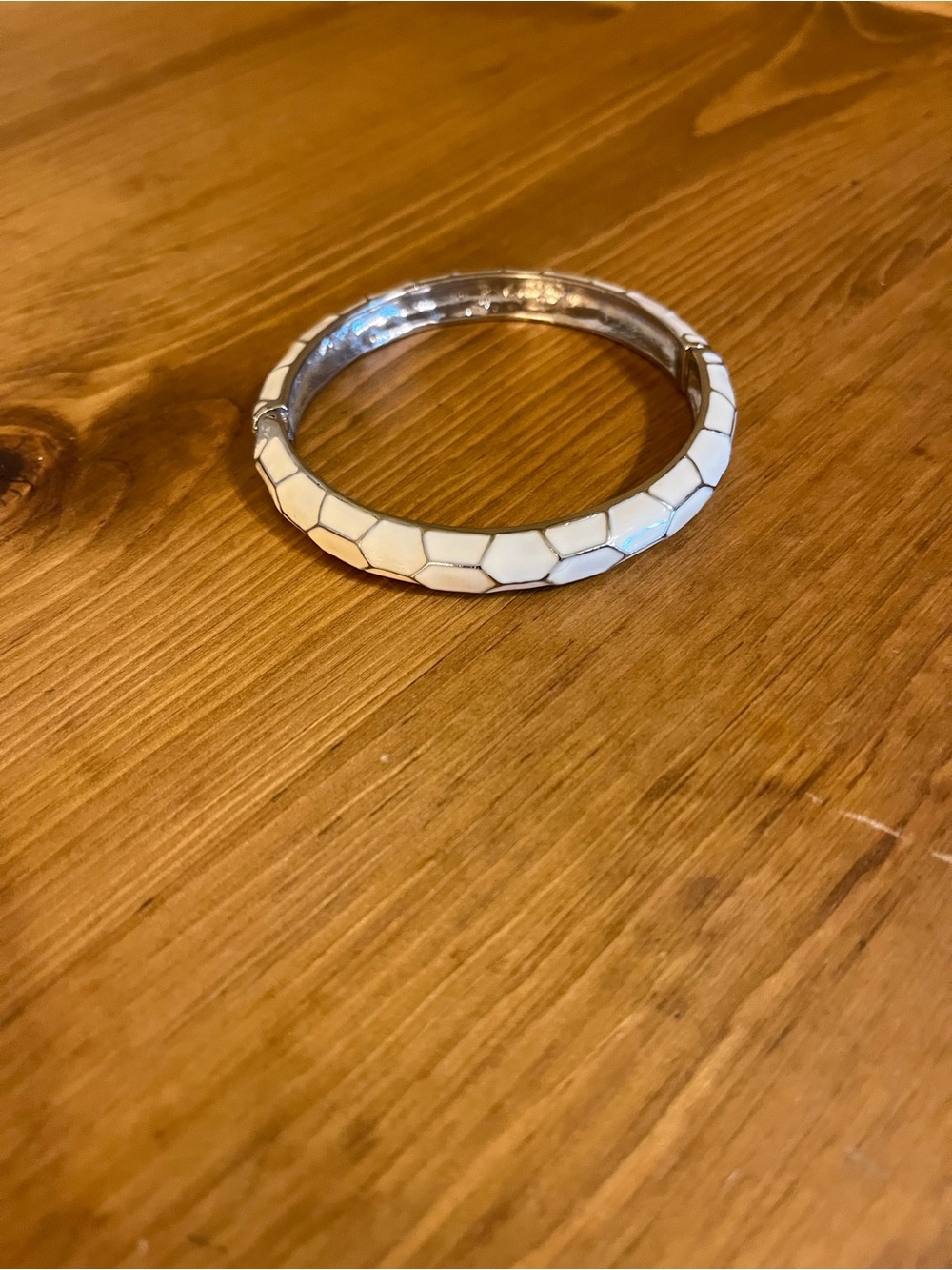 Vintage white clamper bracelet scale pattern with silver tone between 7 1/2”